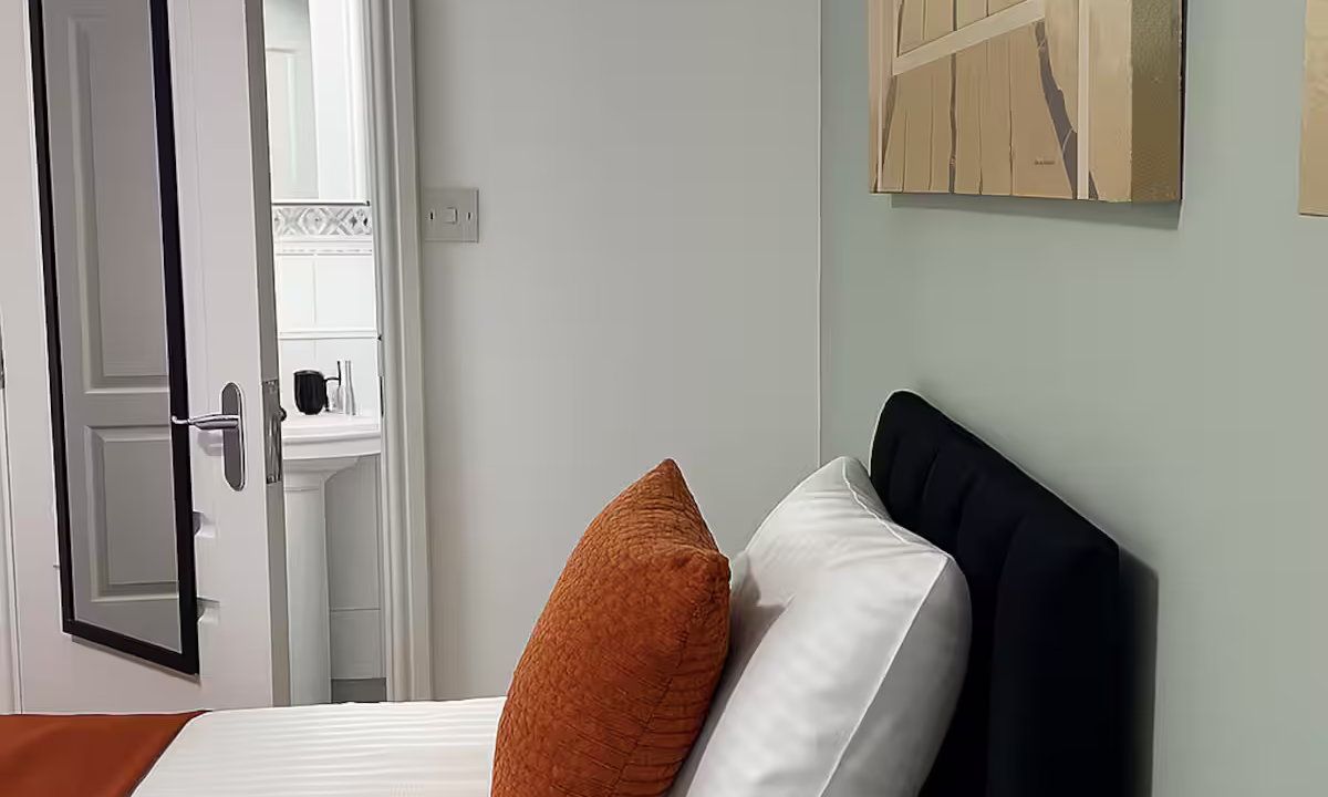 ee22410f-5880-466f-96b8-a610697f58f1